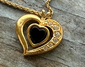 ■VINTAGE HOLLYWOOD■ Gemstone Heart Necklace VH2435NE006M VINTAGE AVON GOLD TONE ONYX AND RHINESTONE HEART PENDANT