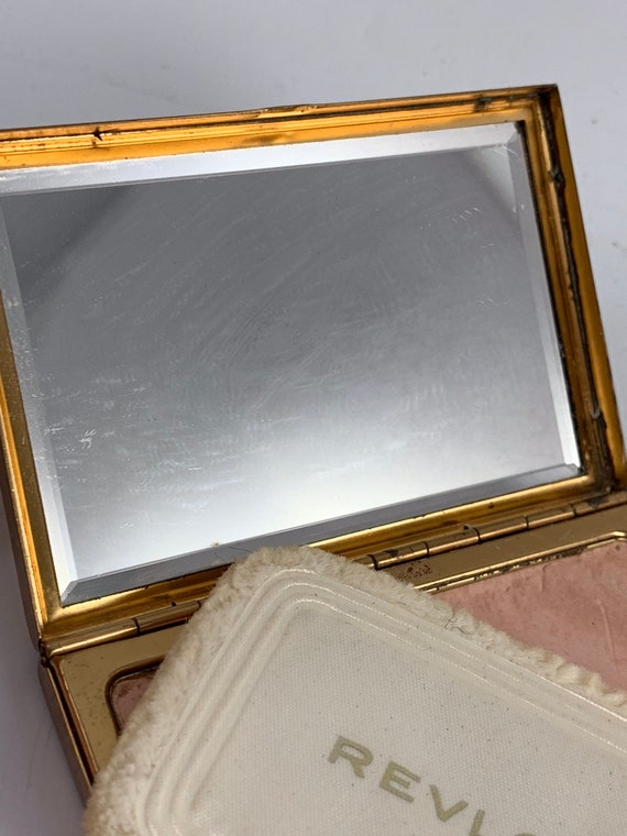 Vintage Goldtone Elizabeth Arden Compact with Fac… - image 3
