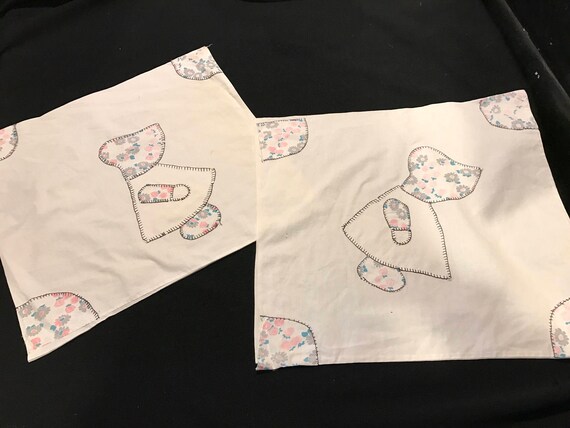 Pair of Vintage White with Appliqué Sunbonnet Sue Pillowcases (Throw Pillow Size)