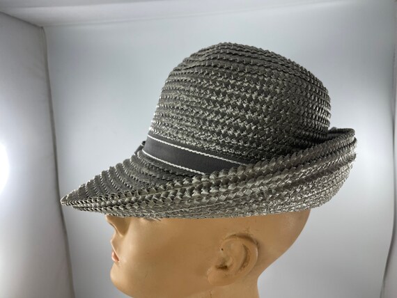 Vintage 1990’s Era Ladies’ Gray Straw Hat With Gr… - image 4