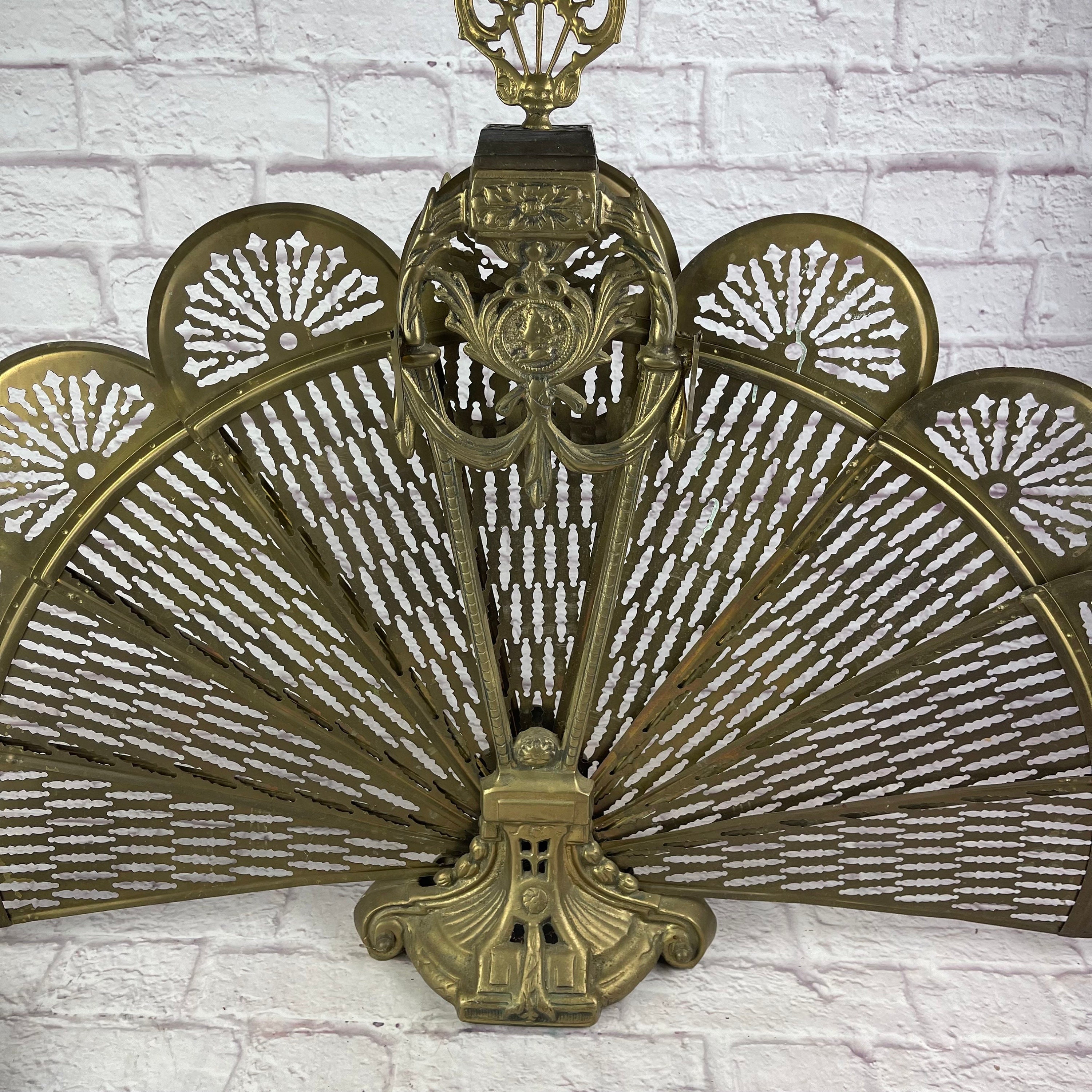 * antique flame ୨୧* オーバル型 かわいいアンティークフレーム Vintage Brass Folding Fan Fireplace Screen Figural Cameo