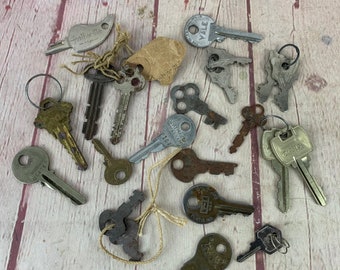 Lot of 22 Vintage Keys Key Destash Altered Art Some Brass