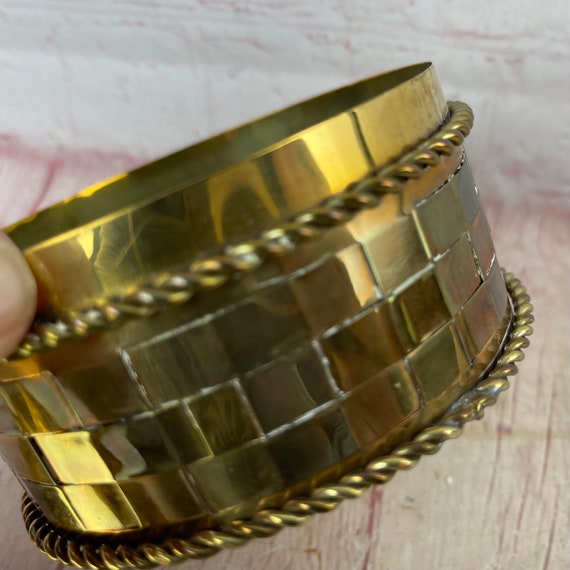 Vintage Round Basket Weave Design Brass Box Jewel… - image 4