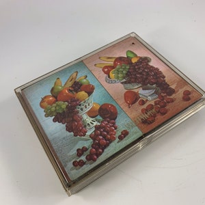 Due mazzi di carte da gioco Vintage Bowl of Fruit nella scatola originale Lady Baltimore rivestite in plastica