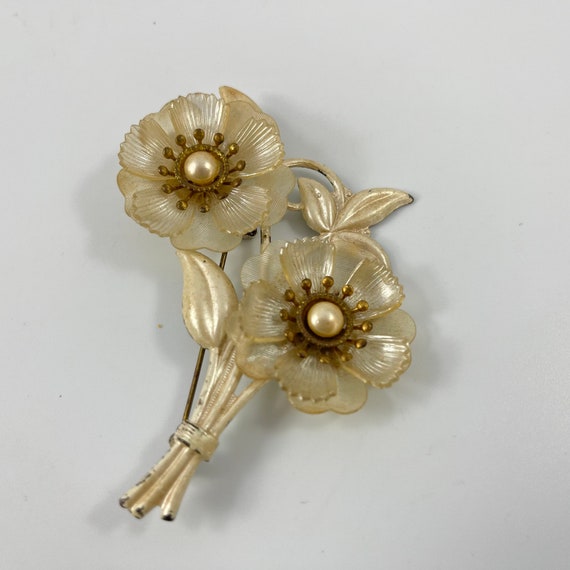 Vintage Ladies’ Ivory Colored Metal & Resin With Faux Pearls Floral Brooch or Pin