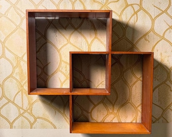 Estantería de pared tipo vitrina entrelazada de estilo moderno de mediados de siglo.
