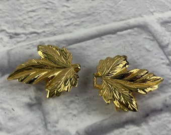 Vintage 1980 Era Dotty Smith Designer firmato Goldtone Maple Leaf Shoe Clips