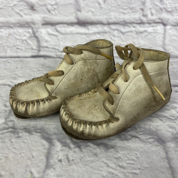 Vintage Well Worn White Leather Baby Crib Shoes - image 3