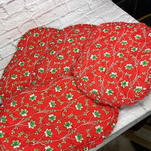 Set of 4 Vintage 1980’s Era Red Quilted Placemats With Green Vines & Leaves Print