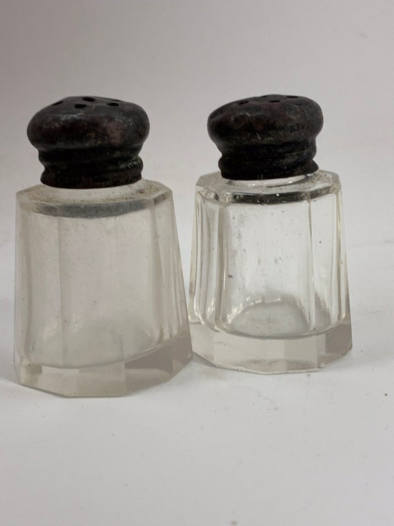 Salt and Pepper Shakers Glass Set (Clear)