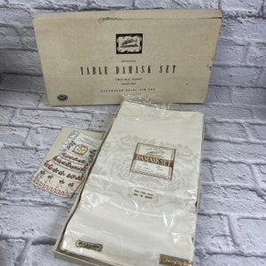 Mantel de damasco blanco vintage nuevo en caja importado y juego de 6 servilletas Caja original con tarjeta de felicitación de boda