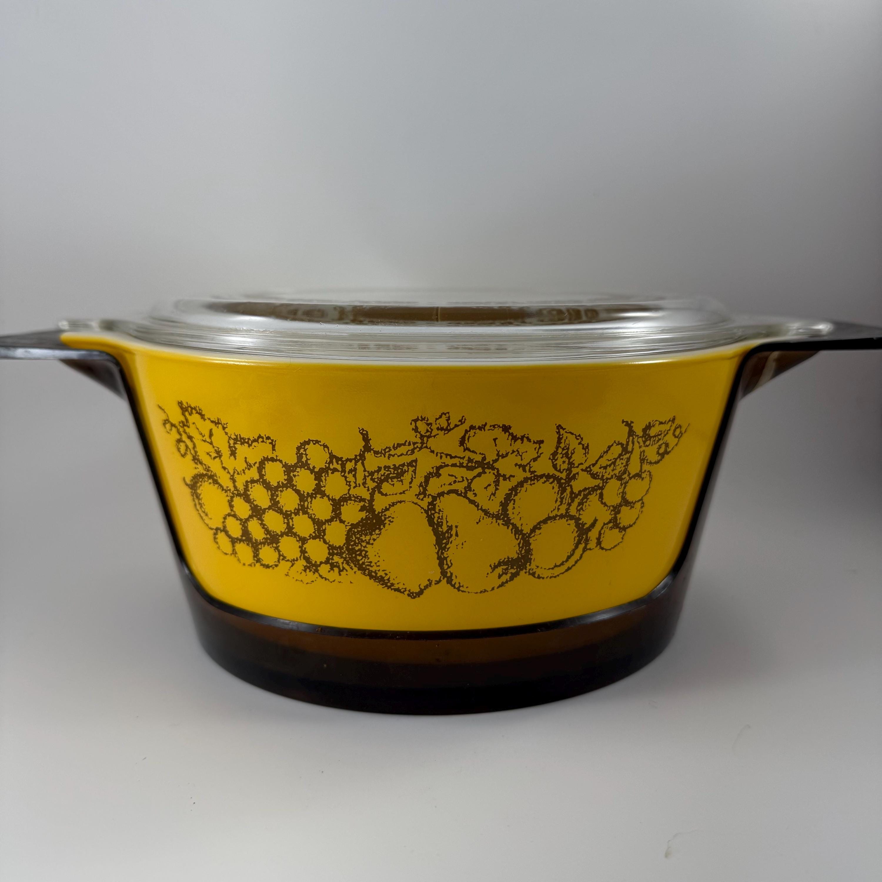 Vintage Pyrex Old Orchard Promotional Round Casserole Dish 2 1/2