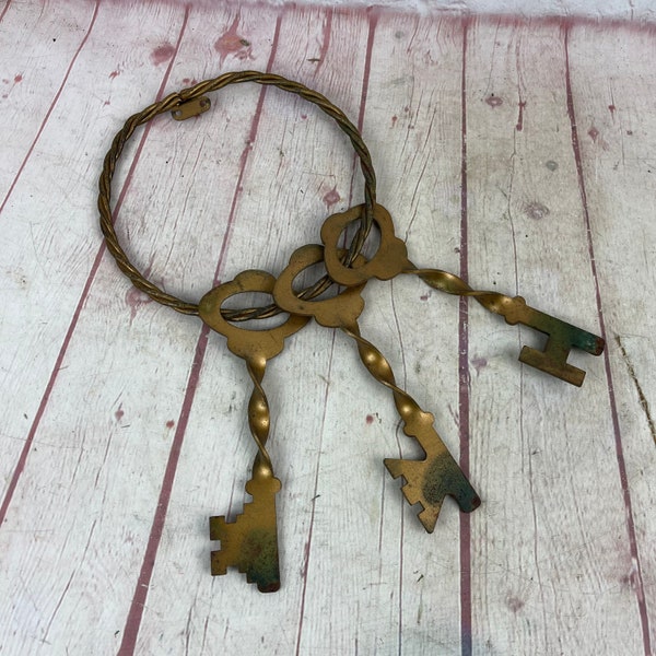 Vintage Decorative 3 Metal Skeleton Keys on Ring Wall Art Twisted Wire