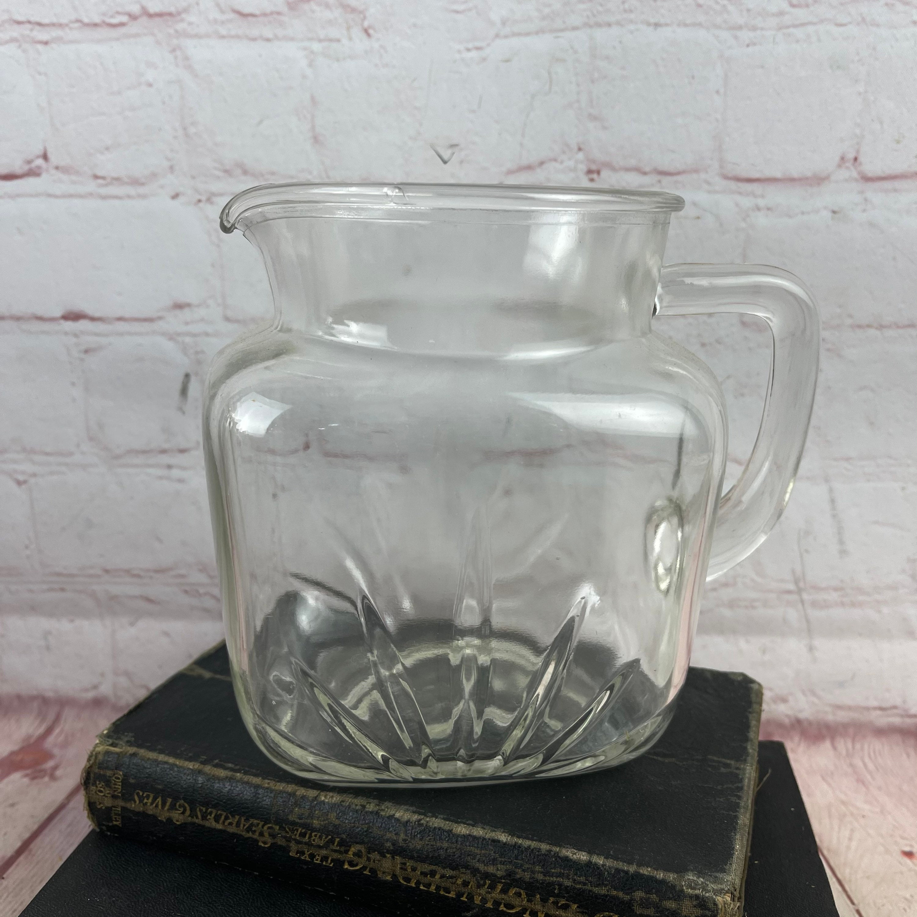 0.5l glass pitcher with handle, small