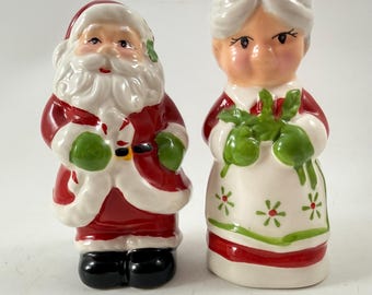 Juego de salero y pimentero navideño vintage con figuras de Papá Noel y la Sra. Claus.