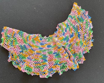 Vintage dames kleurrijke hand gehaakte kraag met bedekte knoopsluiting