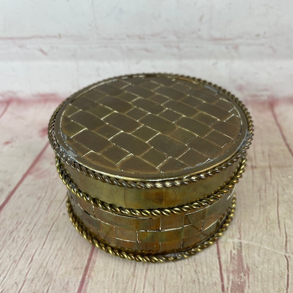 Vintage Round Basket Weave Design Brass Box Jewel… - image 1