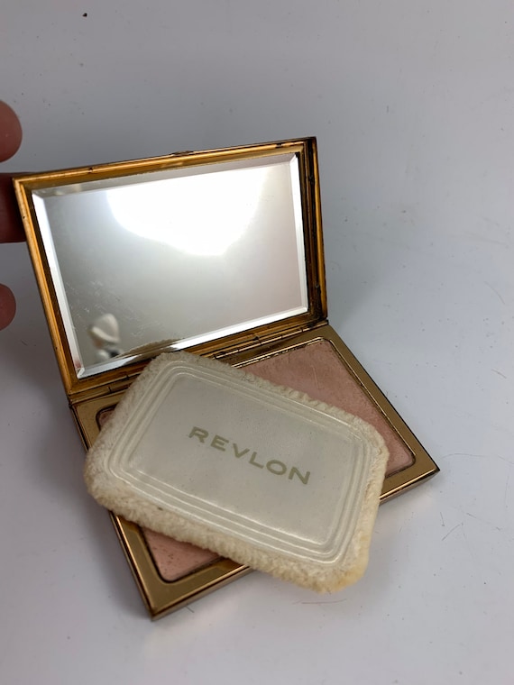 Vintage Goldtone Elizabeth Arden Compact with Fac… - image 2