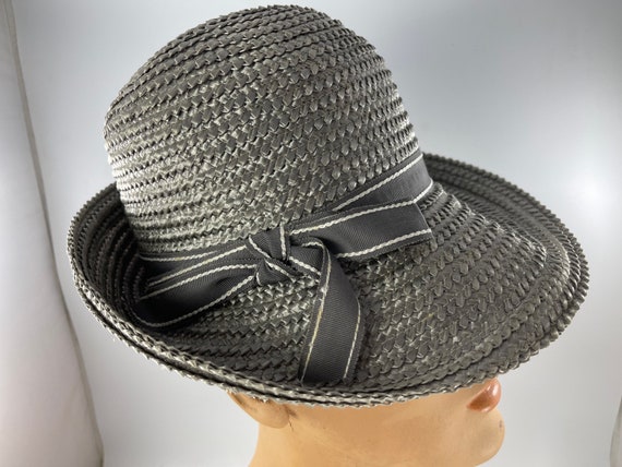 Vintage 1990’s Era Ladies’ Gray Straw Hat With Gr… - image 3