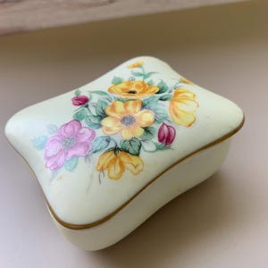 Vintage Lefton China Floral Trinket Box with Lid 8227