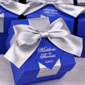 Royalblaue Hochzeits-Bevorzugungsschachteln: Silberband, personalisierte elegante Bonbonniere (40er-Set)
