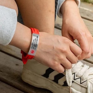8 Farben wasserdichtes medizinisches Alarmarmband, neues medizinisches Silikonarmband, verstellbares ID-Armband, Gesundheitsnotfallarmband für Männer Frauen