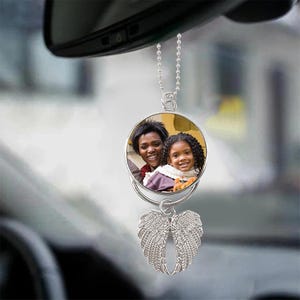 Hangbedel foto engelenvleugels gedenkteken, aangepaste achteruitkijkspiegelbedel, sleutelhanger herdenking, sleutelhanger herdenkingsfoto, in Loving Memory