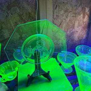 Placa de vidrio de uranio grabada personalizada de Vault Boy Fallout.