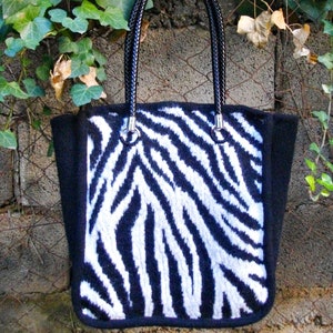 Fourte d&#39;impression feutrée tricotée à la main, sac d&#39;impression de zèbre, fourre-tout de jour comme nuit, sac d&#39;impression animal, fourre-tout blanc noir tricoté, grand sac à bandoulière