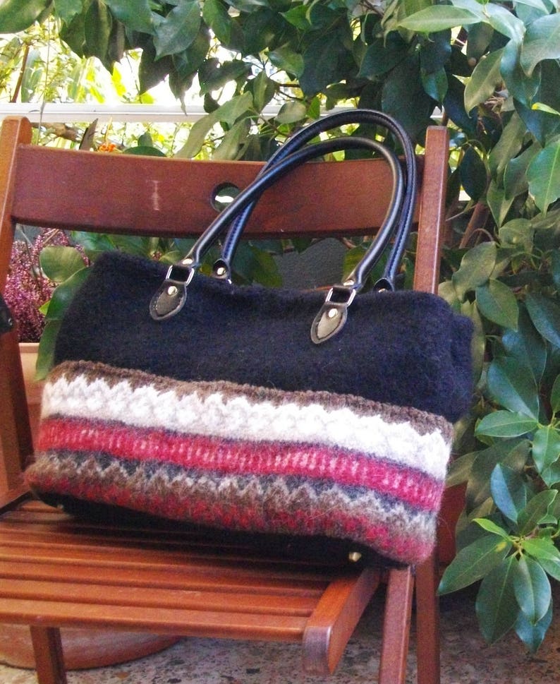 Knitted felted handbag black fair isle bordure, wool hand bag, black imitation leather handles, fair isle bordure, bag feet image 3