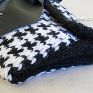 PDF pattern Black & white clutch with leather bow in goose foot pattern image 4