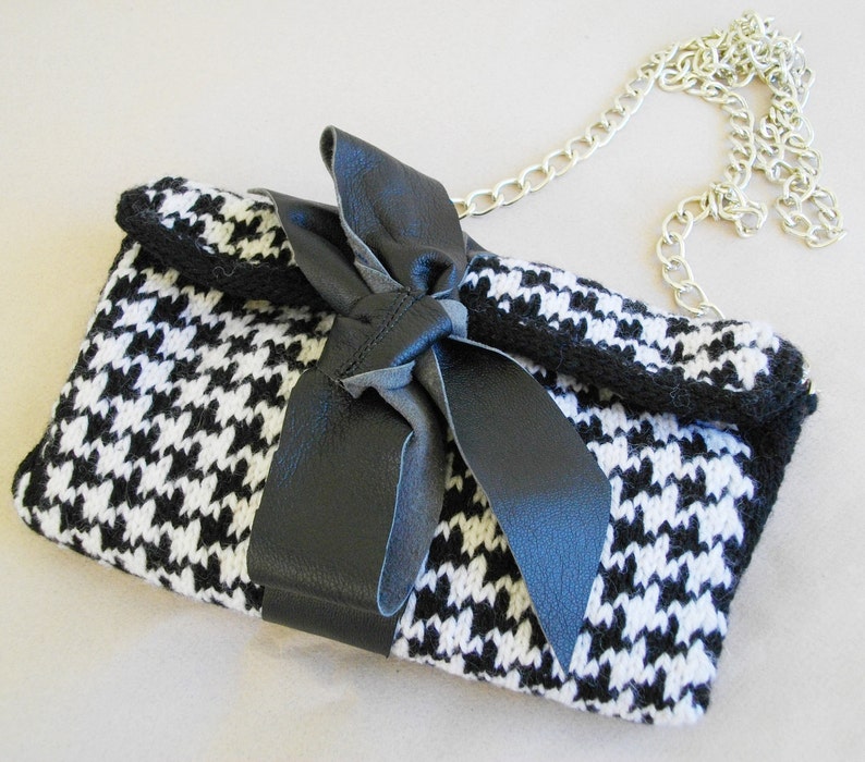 PDF pattern Black & white clutch with leather bow in goose foot pattern image 1