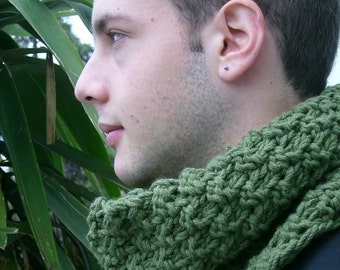 Green chunky cowl knitted handknit warm neckpiece bulky cosy winter unisex neckwarmer