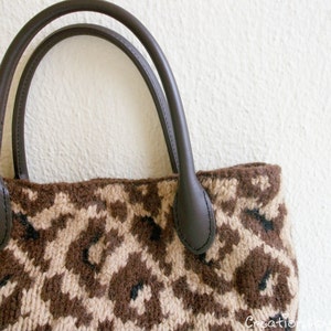 Trendy leopard-print handbag PDF pattern knitting pattern image 3