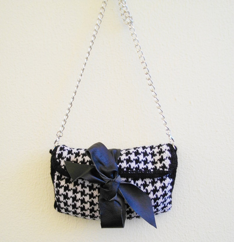 PDF pattern Black & white clutch with leather bow in goose foot pattern image 3