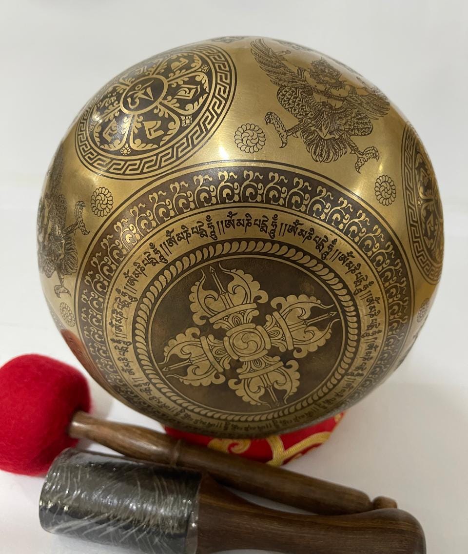 仏像彫刻の金属製瞑想ボウル 本物のチベットシンギングボウル：サウンドヒーリングのための