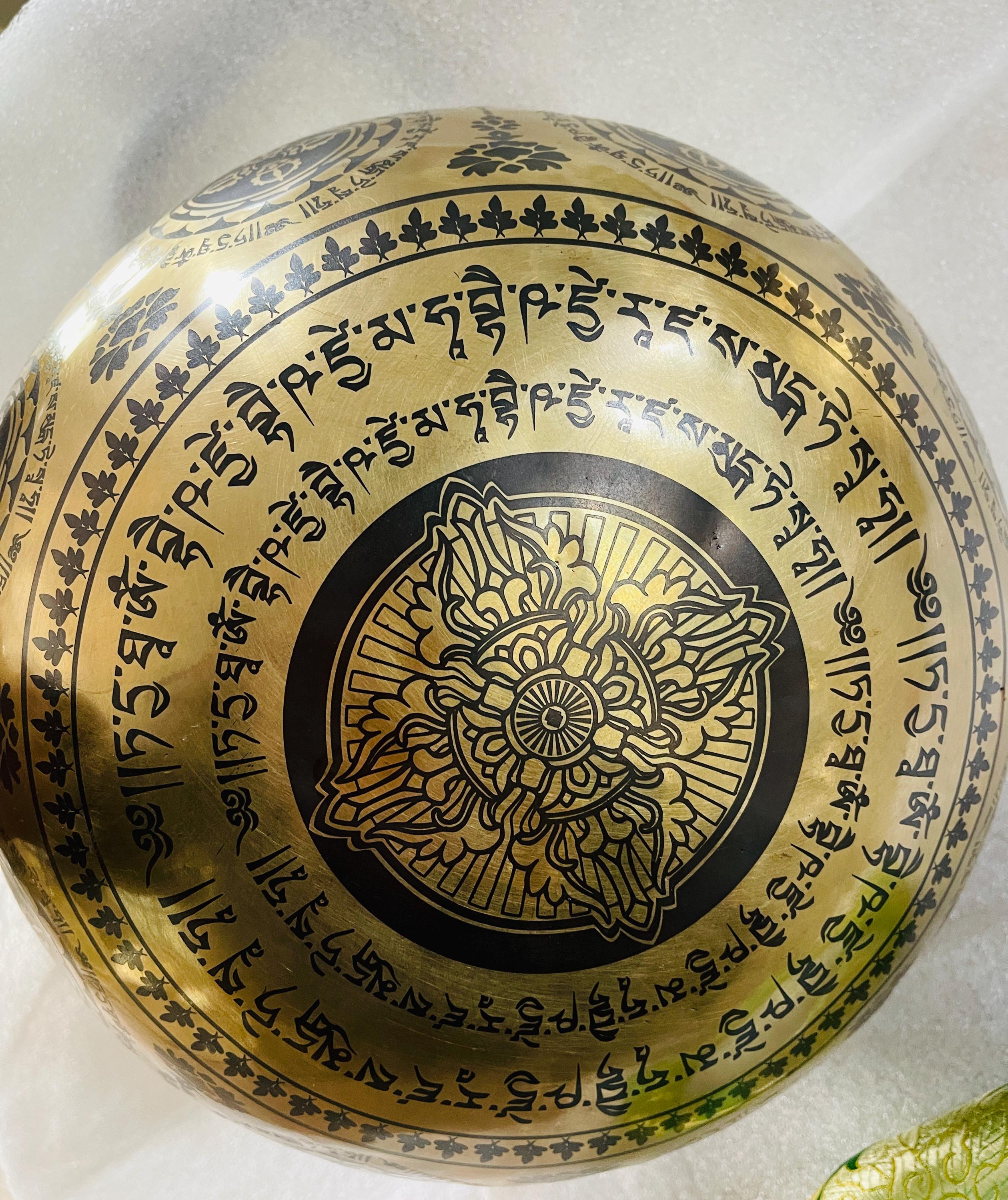 仏像彫刻の金属製瞑想ボウル 仏像彫刻の金属製瞑想ボウル 仏像彫刻の金属製瞑想ボウル 仏像彫刻