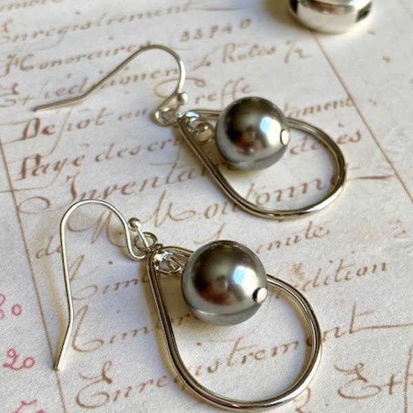 Hoop earrings | Elegant pearl and silver earrings | Bridal earrings | Red Moon Jewelry gift idea | Handmade dangle earrings