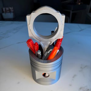 Engine Piston Pen Holder Desk Organizer for Car Lovers Gearheads Mechanics Motorsport Decor Silver PLA Pencil Cup Garage Office Gift