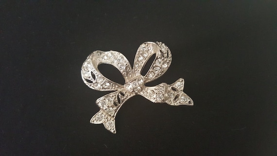 Beautiful Art Deco Rhinestone Bow Brooch - image 1