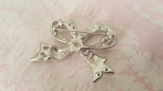 Beautiful Art Deco Rhinestone Bow Brooch - image 3