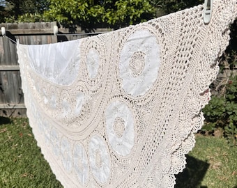 Extra Large Vintage Embroidered Crocheted Tablecloth with 10 Napkins – Cream Cotton Linen Blend