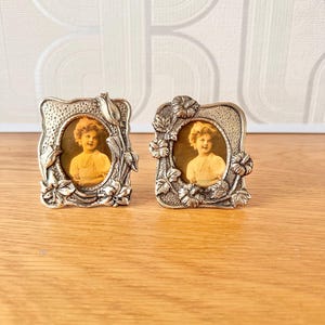 Pair of vintage floral art deco style small frames