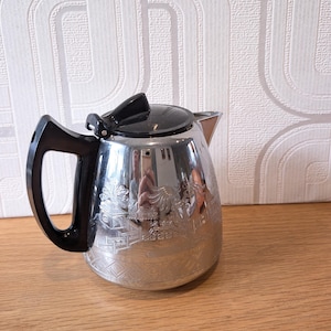 Swan Brand 'Willow Ware' engraved willow pattern tea pot 1.5 pints