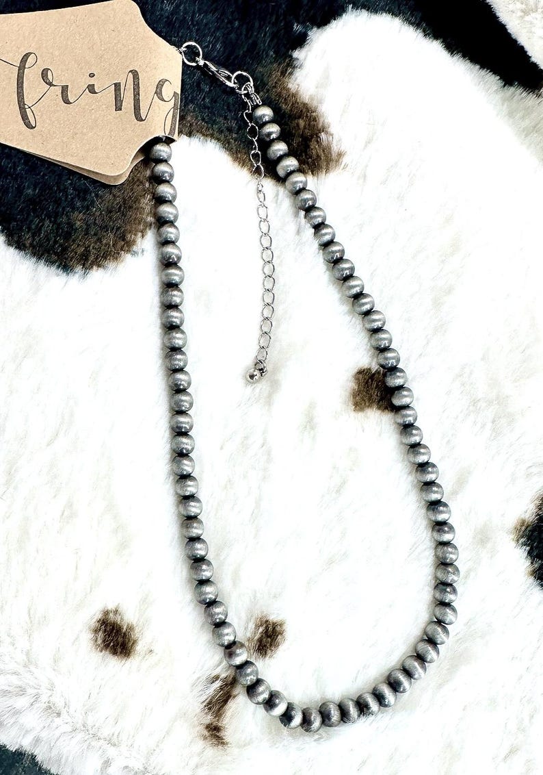 16” Navajo pearl style 6mm bead necklace, western pearls, western beads, western layering necklace, matte silver beads Bild 4