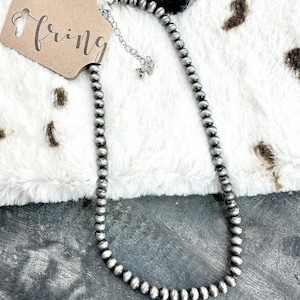 16” Navajo pearl style 6mm bead necklace, western pearls, western beads, western layering necklace, matte silver beads Bild 1