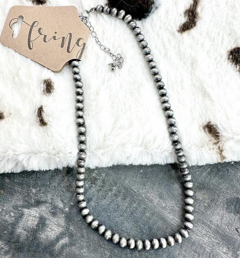 16” Navajo pearl style 6mm bead necklace, western pearls, western beads, western layering necklace, matte silver beads Bild 1