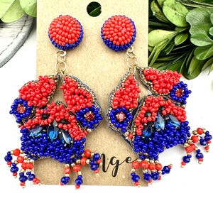 Blue crab beaded dangle earrings, crab seed bead earrings, blue and red crab bead earrings