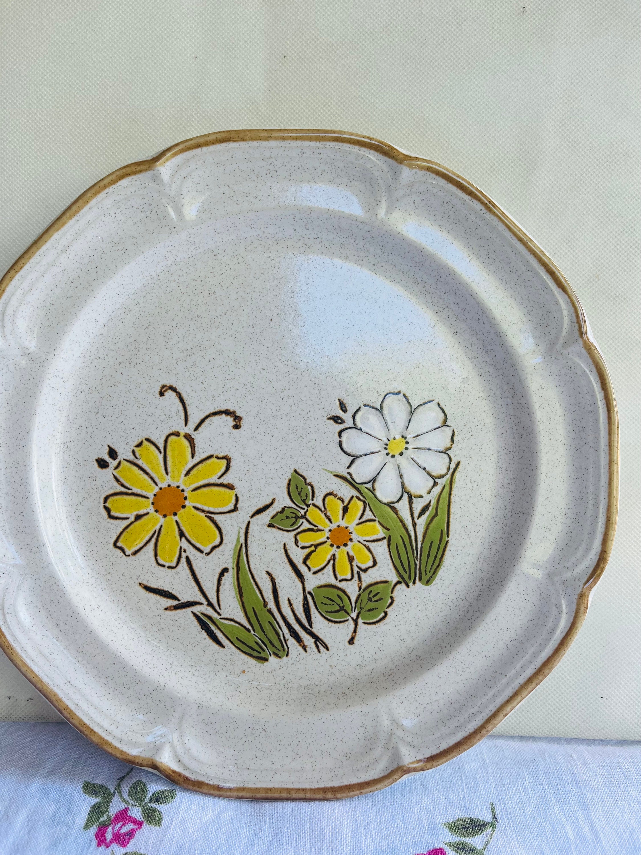 アンティーク皿 Vintage Bistro Stoneware Dinner Plate Daisies Sm7528