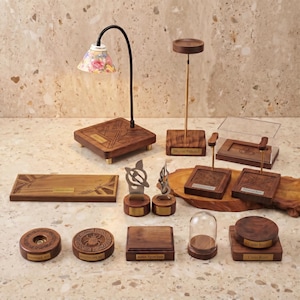 Base espositiva personalizzata in legno massello, piedistallo artigianale in noce inciso, supporto per modellini di action figure, piattaforma personalizzata per esemplari, regalo di lusso
